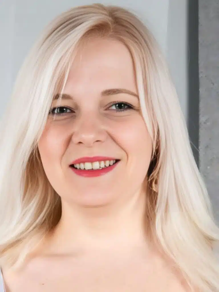 Ellie Solar Biography: Wiki, Age, Career, Height, Weight, Boyfriend, Net Worth & More